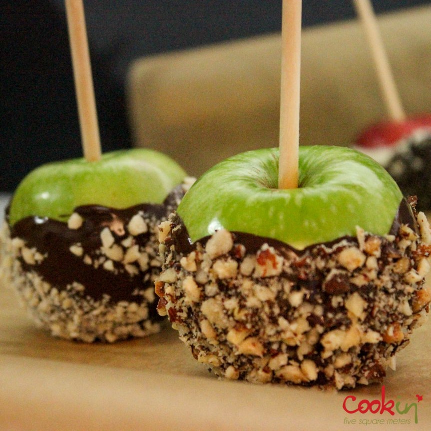 Halloween Candy Caramel Apples Recipe - Cookin5m2-9